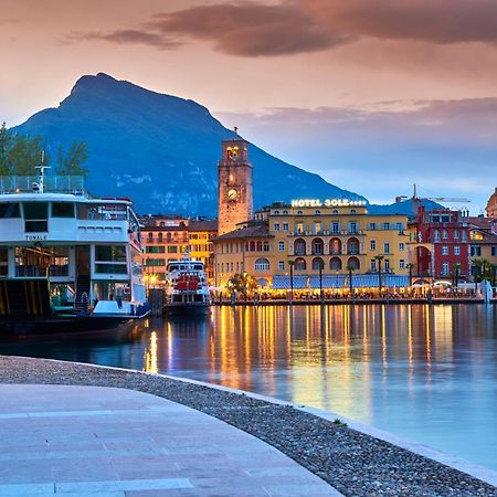 Riva Dante Apartment - Happy Rentals Buitenkant foto