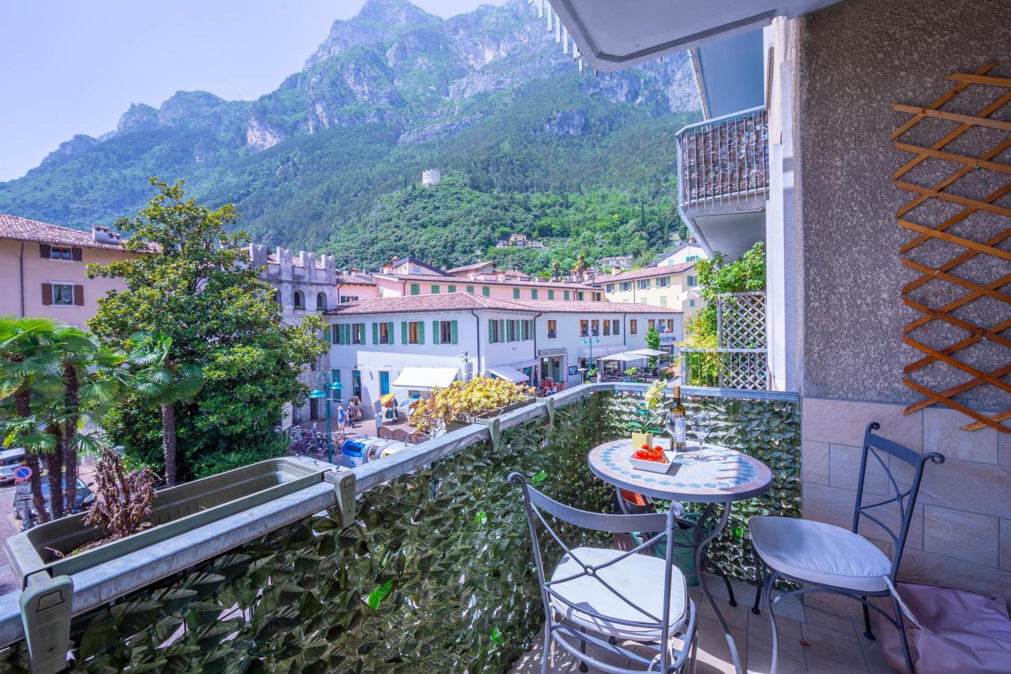 Riva Dante Apartment - Happy Rentals Buitenkant foto